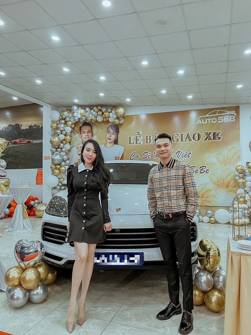 Chiều 'nóc nhà' như ca sĩ Khắc Việt, tậu siêu xe 'khủng' tặng quà vợ dịp 8/3 - Ảnh 3 Chiều 'nóc nhà' như ca sĩ Khắc Việt, tậu siêu xe 'khủng' tặng quà vợ dịp 8/3 - Ảnh 3