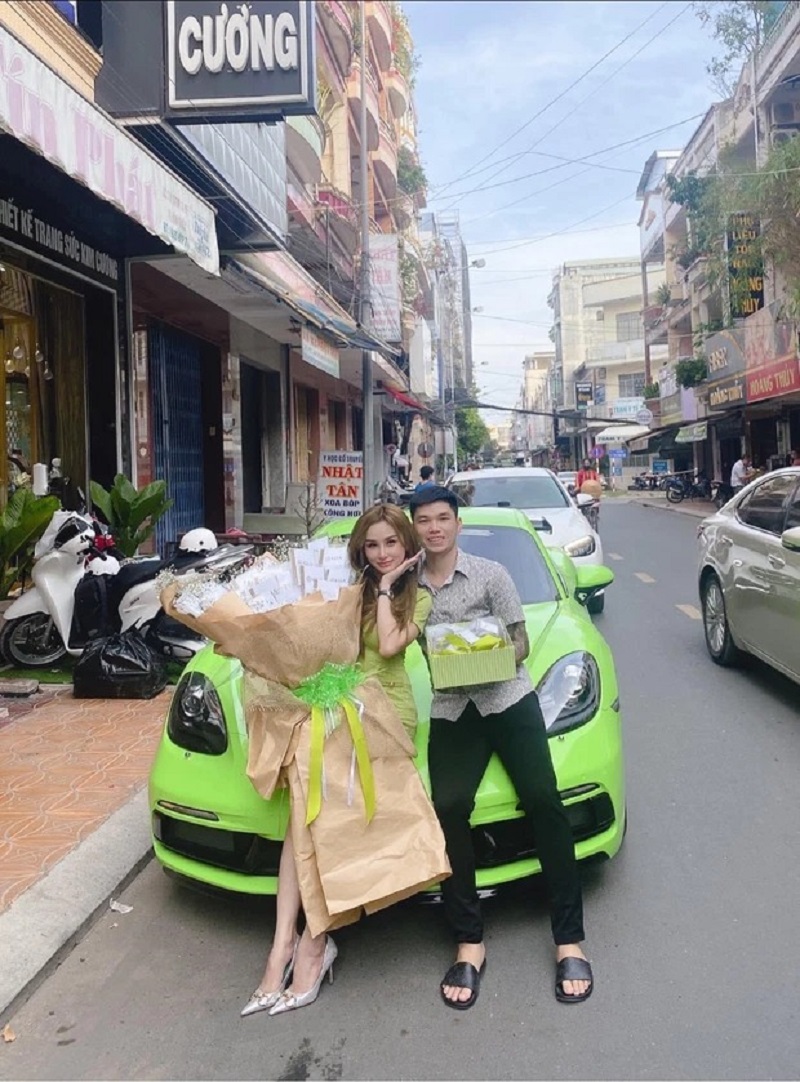 Chủ shop 'chốt đơn' bó hoa 99 viên kim cương bủn rủn tiết lộ góc khuất không ai ngờ - Ảnh 1