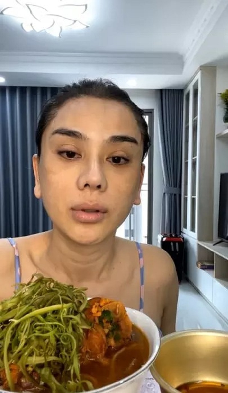 Giật mình ngắm mặt mộc Lâm Khánh Chi hậu ly hôn, liệu còn xứng danh 'công chúa chuyển giới'? - Ảnh 2