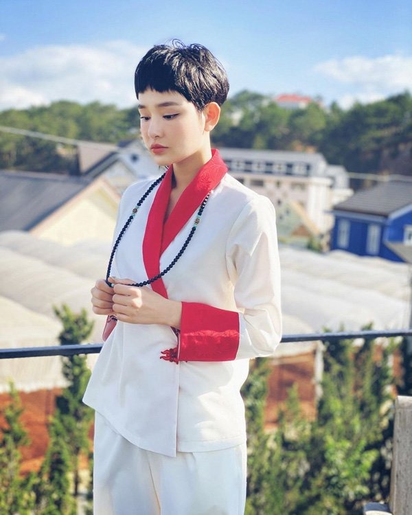 Hiền Hồ gợi ý bộ sưu tập đồ lam đi chùa cầu duyên đẹp long lanh - Ảnh 5