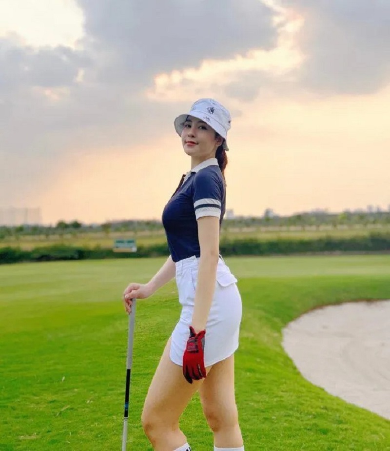 Gậy chơi golf có thể mua hoặc thuê nhưng rẻ cũng hàng chục triệu