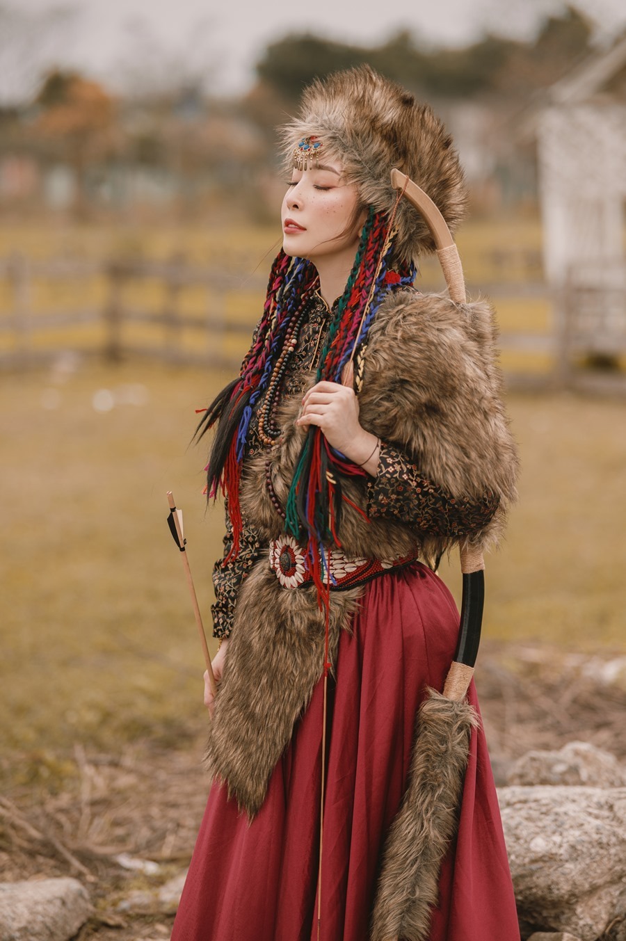 'Cá sấu chúa' Quỳnh Nga biến hóa thành gái Mông Cổ, kín đáo nhưng vẫn xinh đẹp - Ảnh 9