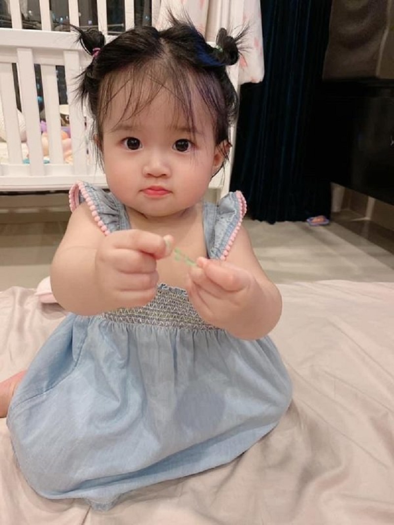 Ngọc Trinh khoe 'con gái' xinh như búp bê, dân tình dự đoán chẳng mấy nối nghiệp mẹ - Ảnh 4 Ngọc Trinh khoe 'con gái' xinh như búp bê, dân tình dự đoán chẳng mấy nối nghiệp mẹ - Ảnh 4