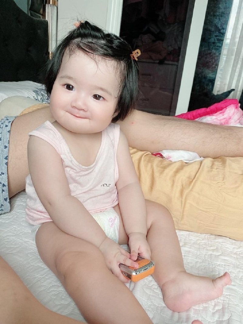 Ngọc Trinh khoe 'con gái' xinh như búp bê, dân tình dự đoán chẳng mấy nối nghiệp mẹ - Ảnh 5 Ngọc Trinh khoe 'con gái' xinh như búp bê, dân tình dự đoán chẳng mấy nối nghiệp mẹ - Ảnh 5