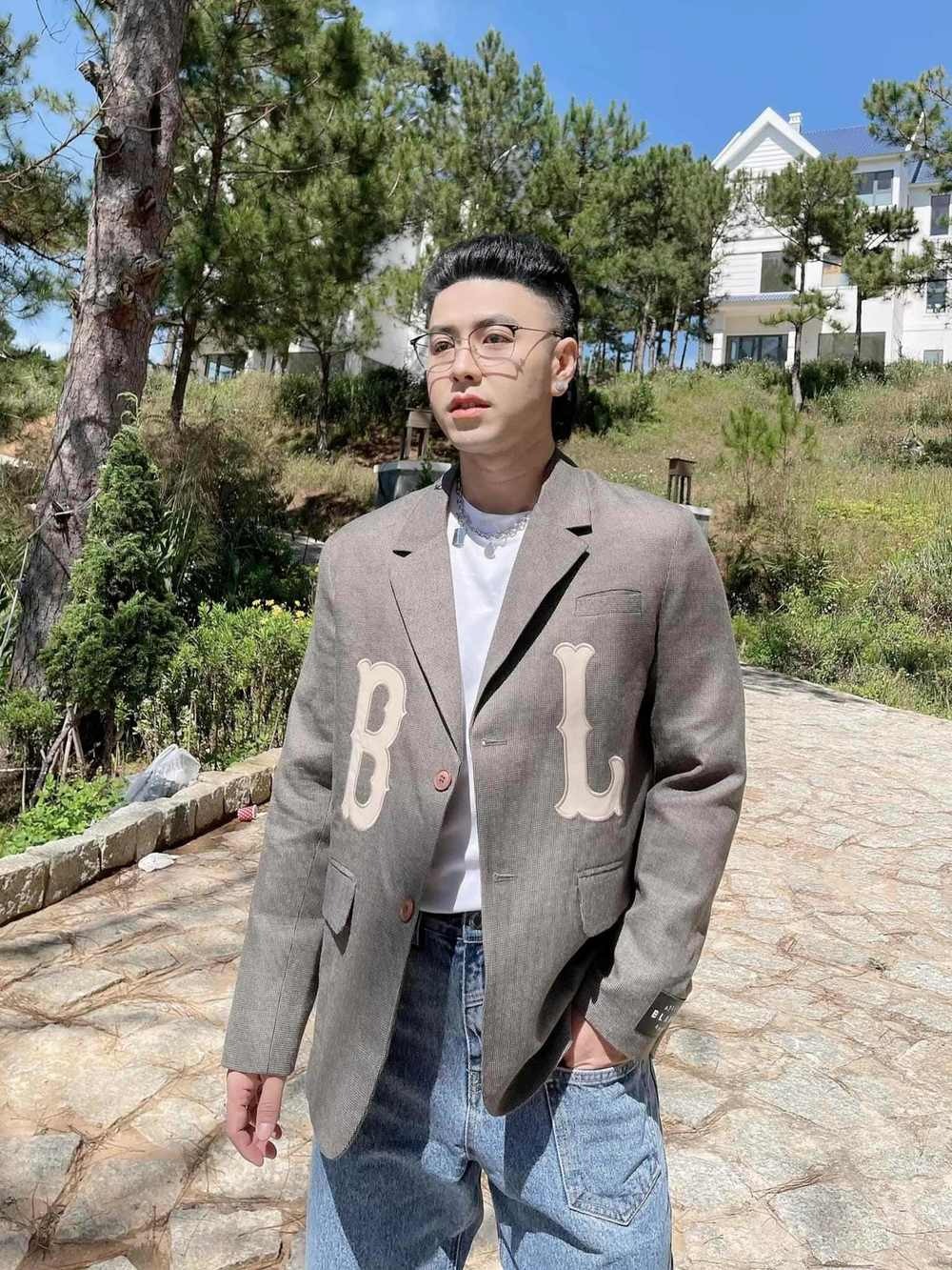 Nam thần một thời Akira Phan lộ nhan sắc thật hậu 'đập đi xây lại' - Ảnh 1