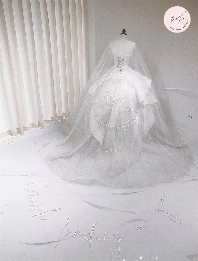 Xôn xao hình ảnh váy cưới của Son Ye Jin, có gì mà dân tình ngỡ ngàng? 1