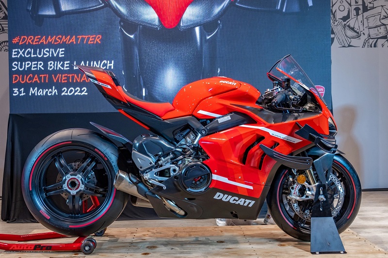 Minh Plastic easily spent 9 billion to buy 5 beautiful Ducati motorcycles 1