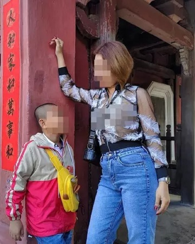 Người phụ nữ nghiện mặc 'thả rông' và đồ mỏng tang Người phụ nữ nghiện mặc 'thả rông' và đồ mỏng tang