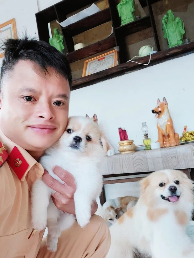 Tự hào Thượng úy CSGT Việt Nam: Ngày tới cơ quan, đêm bốc vác kiêm phụ hồ cứu hộ chó mèo bị bán vào lò mổ - Ảnh 2 Tự hào Thượng úy CSGT Việt Nam: Ngày tới cơ quan, đêm bốc vác kiêm phụ hồ cứu hộ chó mèo bị bán vào lò mổ - Ảnh 2