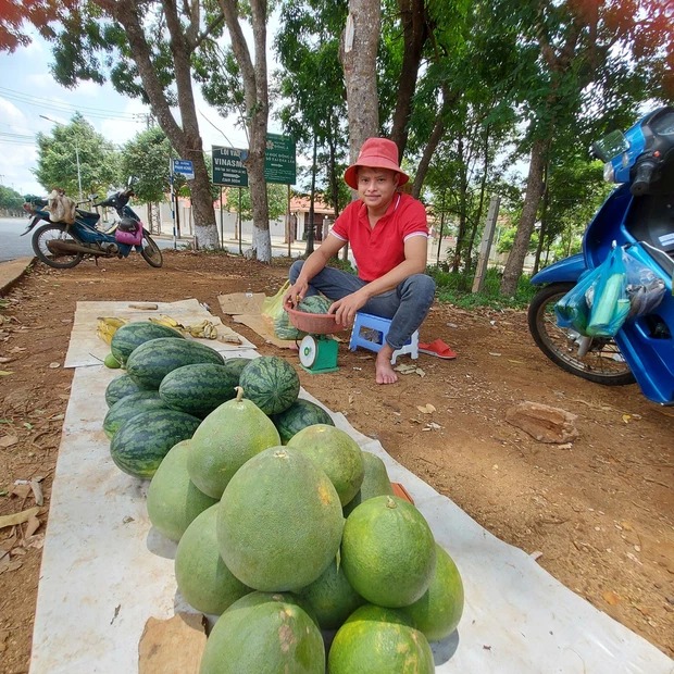 Để có tiền chăm sóc lũ nhỏ, Thượng úy Dương làm đủ nghề Để có tiền chăm sóc lũ nhỏ, Thượng úy Dương làm đủ nghề