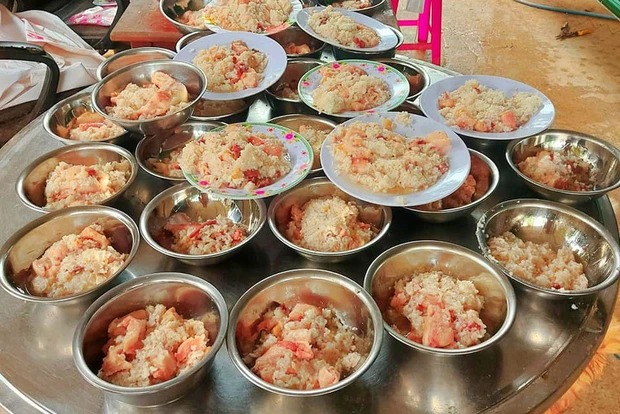 Bữa ăn Thượng úy Dương chuẩn bị cho chó mèo Bữa ăn Thượng úy Dương chuẩn bị cho chó mèo
