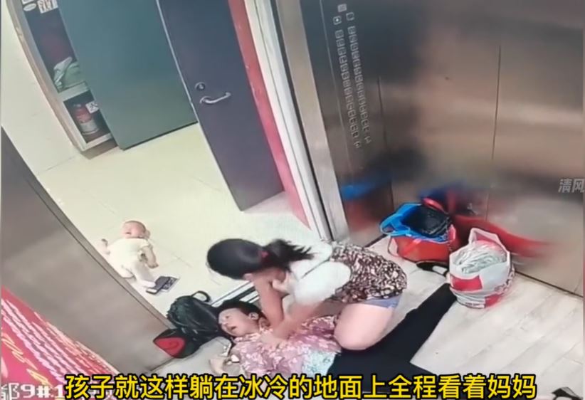 Người mẹ sơ cứu cho người phụ nữ Người mẹ sơ cứu cho người phụ nữ