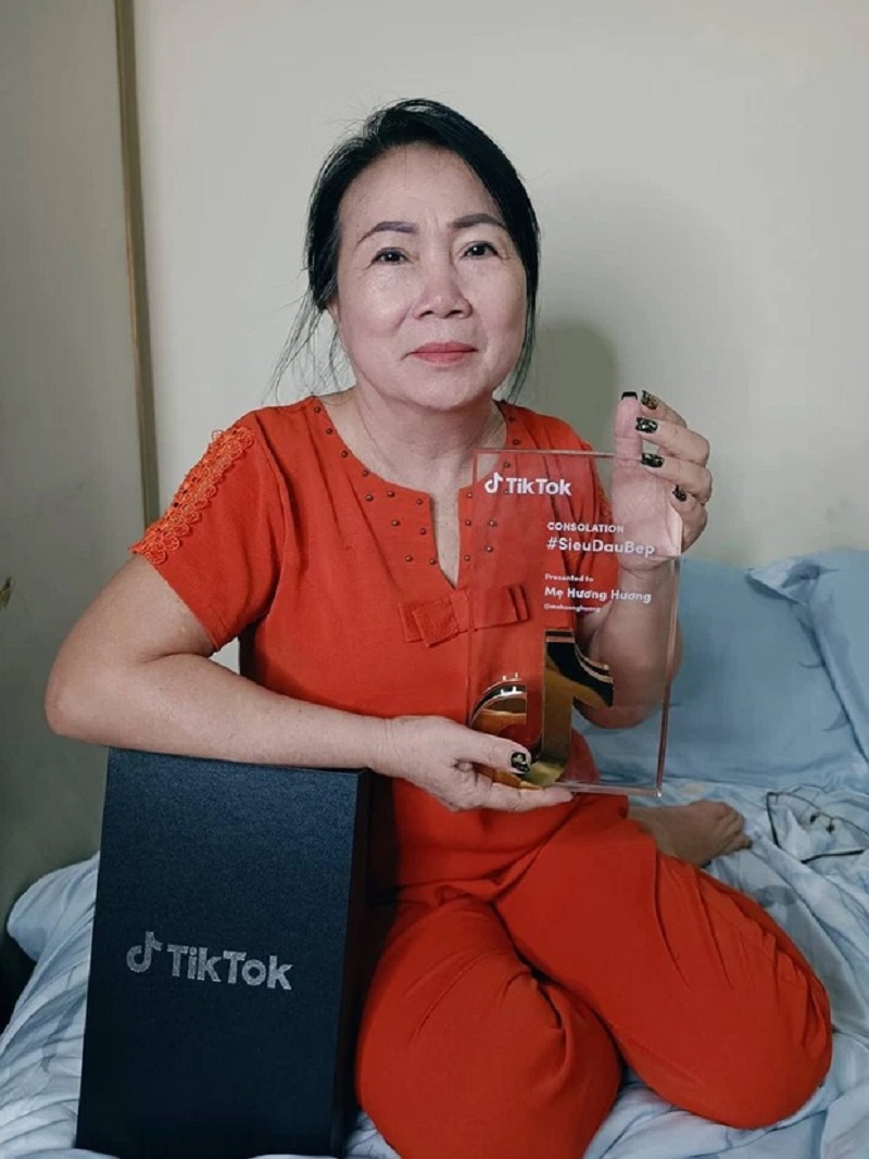 Bất ngờ thu nhập của mẹ chồng quốc dân trên 'tóp tóp' sau thời gian ngắn tham gia Tik Tok - Ảnh 1 Bất ngờ thu nhập của mẹ chồng quốc dân trên 'tóp tóp' sau thời gian ngắn tham gia Tik Tok - Ảnh 1