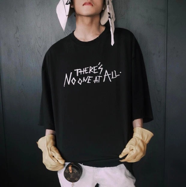 Chủ tịch còn làm luôn mẫu ảnh