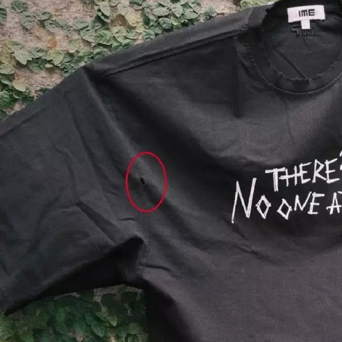 Áo bị rách phần nách