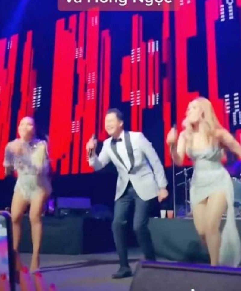 Khoảnh khắc fancam bóc trần vóc dáng thật của Mỹ Tâm, phút hớ hênh khiến 'chị đẹp' suýt lộ hàng - Ảnh 1 Khoảnh khắc fancam bóc trần vóc dáng thật của Mỹ Tâm, phút hớ hênh khiến 'chị đẹp' suýt lộ hàng - Ảnh 1