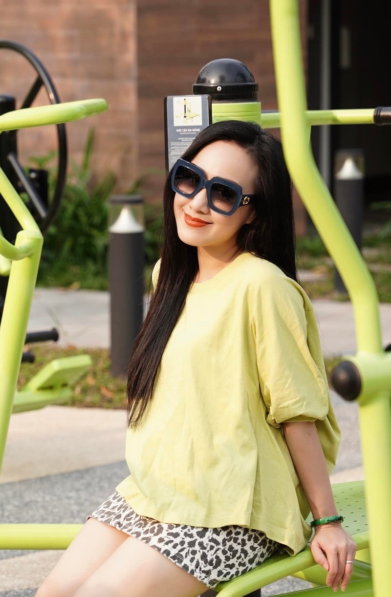 Sao Việt 21/4: BTV Hoài Anh 'lột xác' hậu rời Thời sự 19h, Cường Đôla bị Đàm Thu Trang 'bóc phốt' - Ảnh 1 Sao Việt 21/4: BTV Hoài Anh 'lột xác' hậu rời Thời sự 19h, Cường Đôla bị Đàm Thu Trang 'bóc phốt' - Ảnh 1