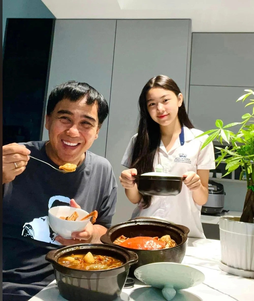 Ngỡ ngàng diện mạo của MC Quyền Linh ở tuổi U60 - Ảnh 3