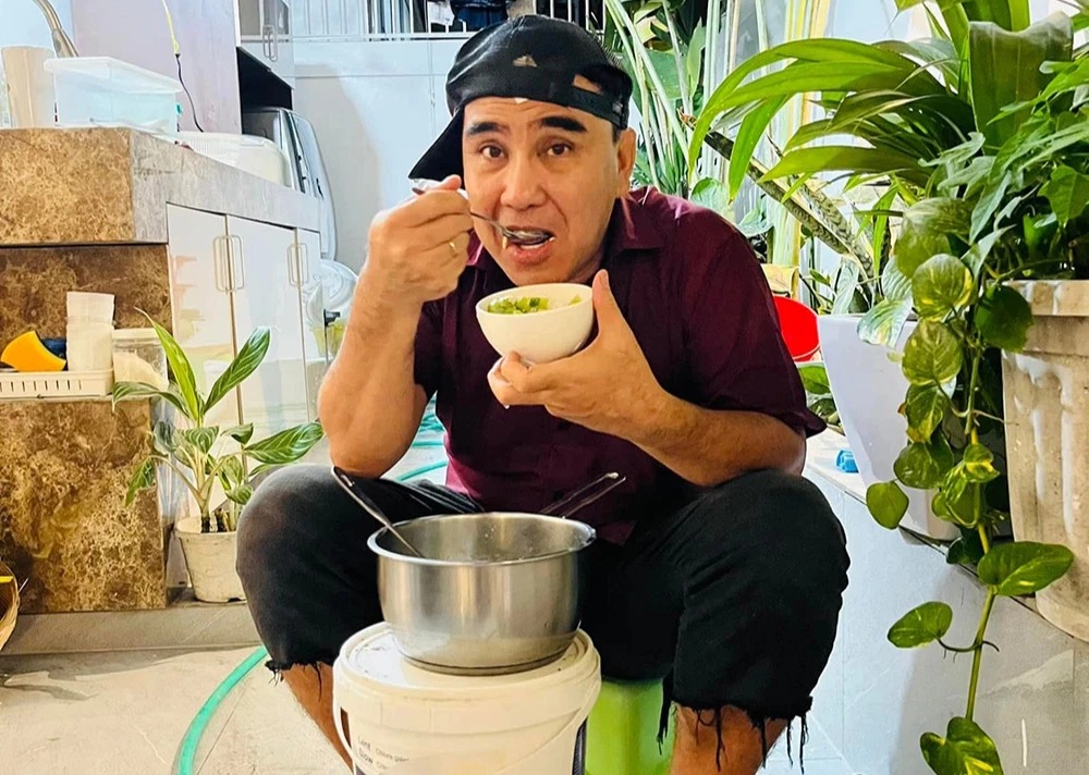 Ngỡ ngàng diện mạo của MC Quyền Linh ở tuổi U60 - Ảnh 1