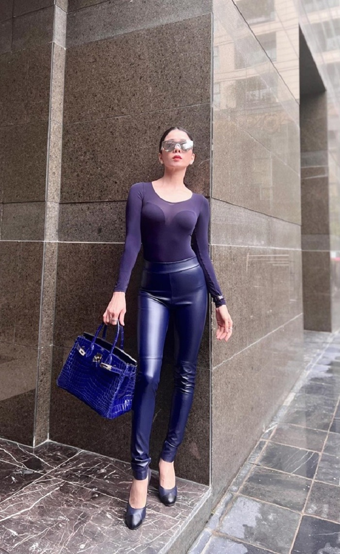 Nữ hoàng phòng trà thách thức cả đồ da với vòng eo 58cm