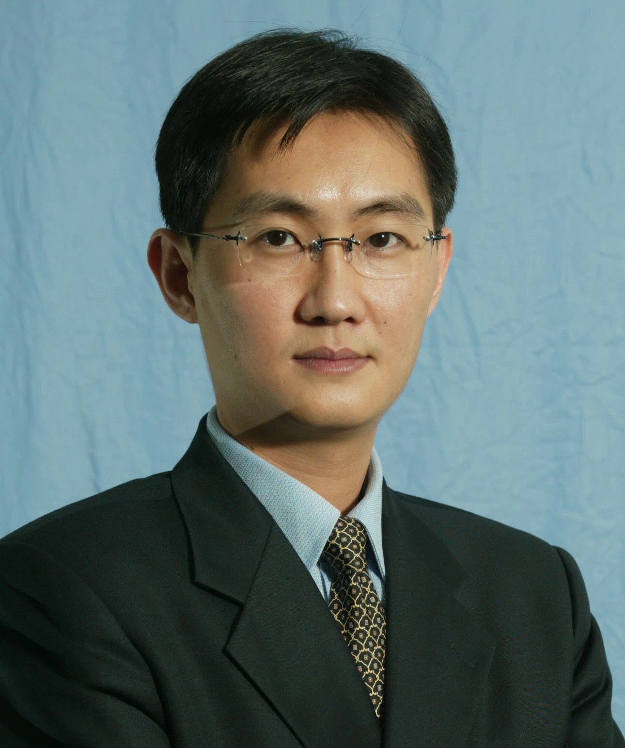 Cô gái số hưởng: Yêu online tới gần ngày cưới mới biết chồng là chủ tịch giả thường dân - Ảnh 1