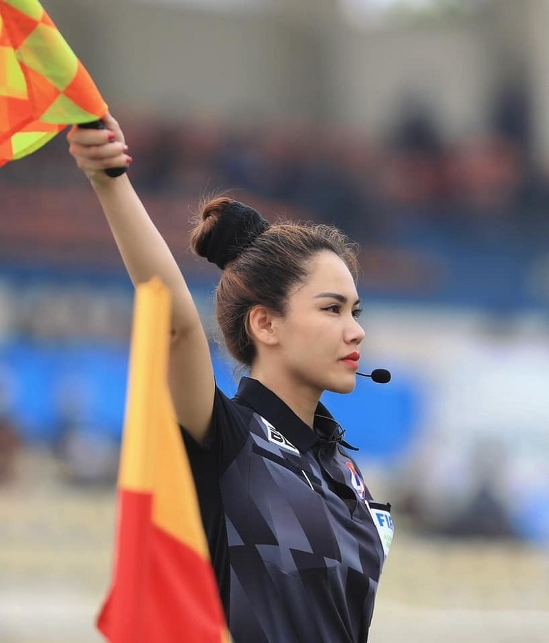 Ngắm body đẹp mướt mắt của nữ trọng tài xinh như mộng tham dự SEA Games 31 - Ảnh 2 Ngắm body đẹp mướt mắt của nữ trọng tài xinh như mộng tham dự SEA Games 31 - Ảnh 2