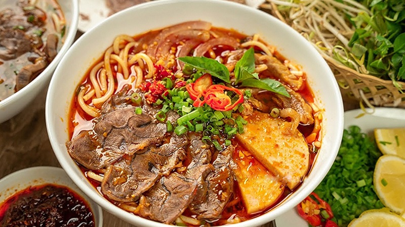 Món bún bò Huế tại Việt Nam với đầy đủ hương vị, nguyên liệu Món bún bò Huế tại Việt Nam với đầy đủ hương vị, nguyên liệu