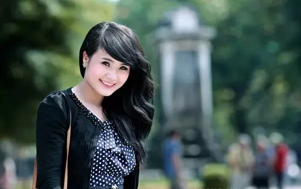 Nhan sắc ngày trẻ của Khánh Chi Nhan sắc ngày trẻ của Khánh Chi