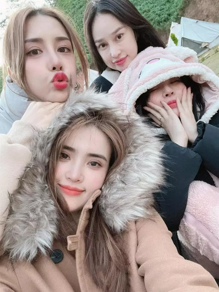 Bất ngờ mối quan hệ giữa Thủy Tiên và cô em chồng hot girl Lê Khánh Chi - Ảnh 5 Bất ngờ mối quan hệ giữa Thủy Tiên và cô em chồng hot girl Lê Khánh Chi - Ảnh 5