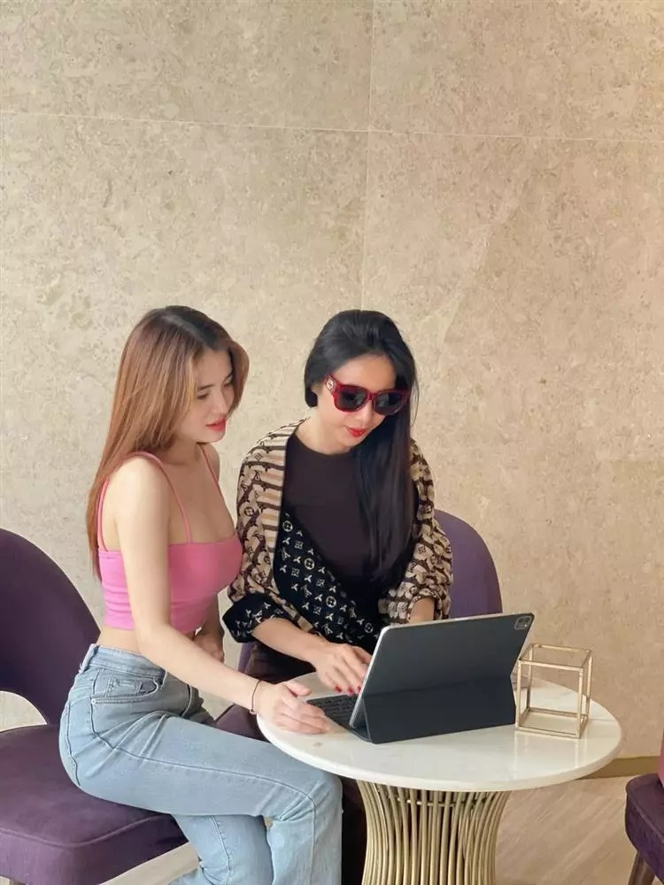 Bất ngờ mối quan hệ giữa Thủy Tiên và cô em chồng hot girl Lê Khánh Chi - Ảnh 4 Bất ngờ mối quan hệ giữa Thủy Tiên và cô em chồng hot girl Lê Khánh Chi - Ảnh 4