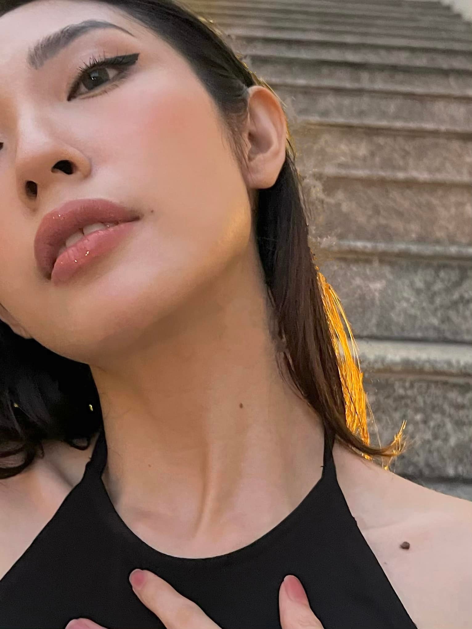 Bỏ Ngô Kiến Huy, Khổng Tú Quỳnh 'lột xác' với phong cách cắt xẻ khoe da thịt táo bạo - Ảnh 2 Bỏ Ngô Kiến Huy, Khổng Tú Quỳnh 'lột xác' với phong cách cắt xẻ khoe da thịt táo bạo - Ảnh 2