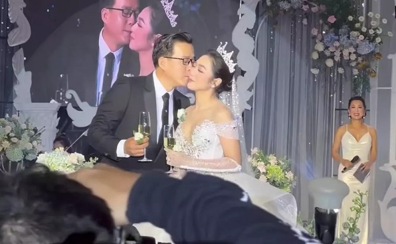 Đám cưới Hà Thanh Xuân và Thắng Ngô (Ảnh chụp màn hình) Đám cưới Hà Thanh Xuân và Thắng Ngô (Ảnh chụp màn hình)