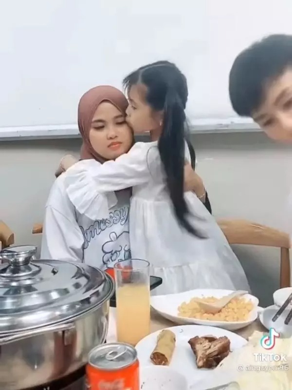 Con riêng idol 'tóp tóp' Đạt Villa phản ứng bất ngờ với tình mới của bố - Ảnh 1 Con riêng idol 'tóp tóp' Đạt Villa phản ứng bất ngờ với tình mới của bố - Ảnh 1