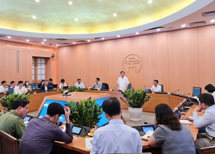 Phó Chủ tịch UBND TP Chử Xuân Dũng phát biểu tại cuộc họp Phó Chủ tịch UBND TP Chử Xuân Dũng phát biểu tại cuộc họp