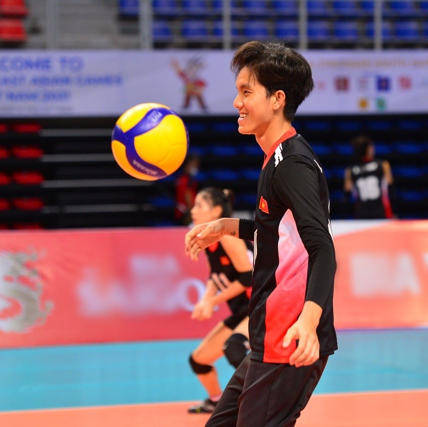 Bích Tuyền bị nghi ngờ là nam giả nữ