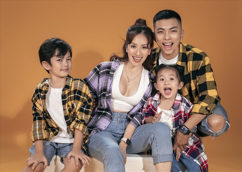 Gia đình hạnh phúc của Khánh Thi và Phan Hiển Gia đình hạnh phúc của Khánh Thi và Phan Hiển