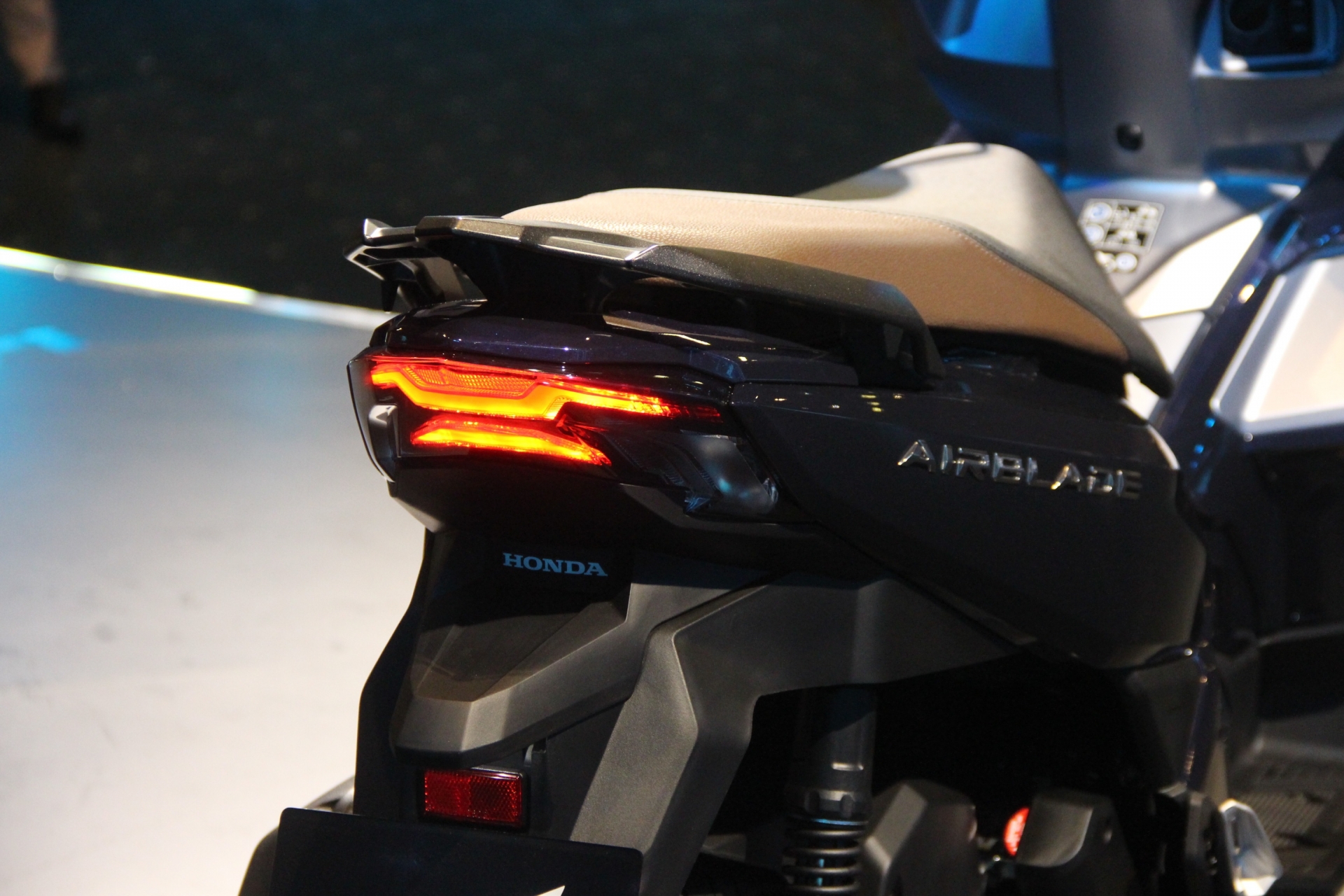 Honda Air Blade 160 siêu mạnh chính thức nhập cuộc đua, mức giá đầy ấn tượng - Ảnh 7