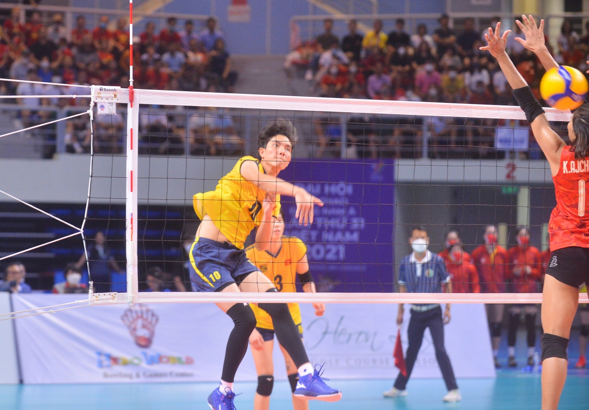 Nữ VĐV bóng chuyền Việt Nam lên tiếng về yêu cầu kiểm tra giới tính của CĐV Thái Lan - Ảnh 1