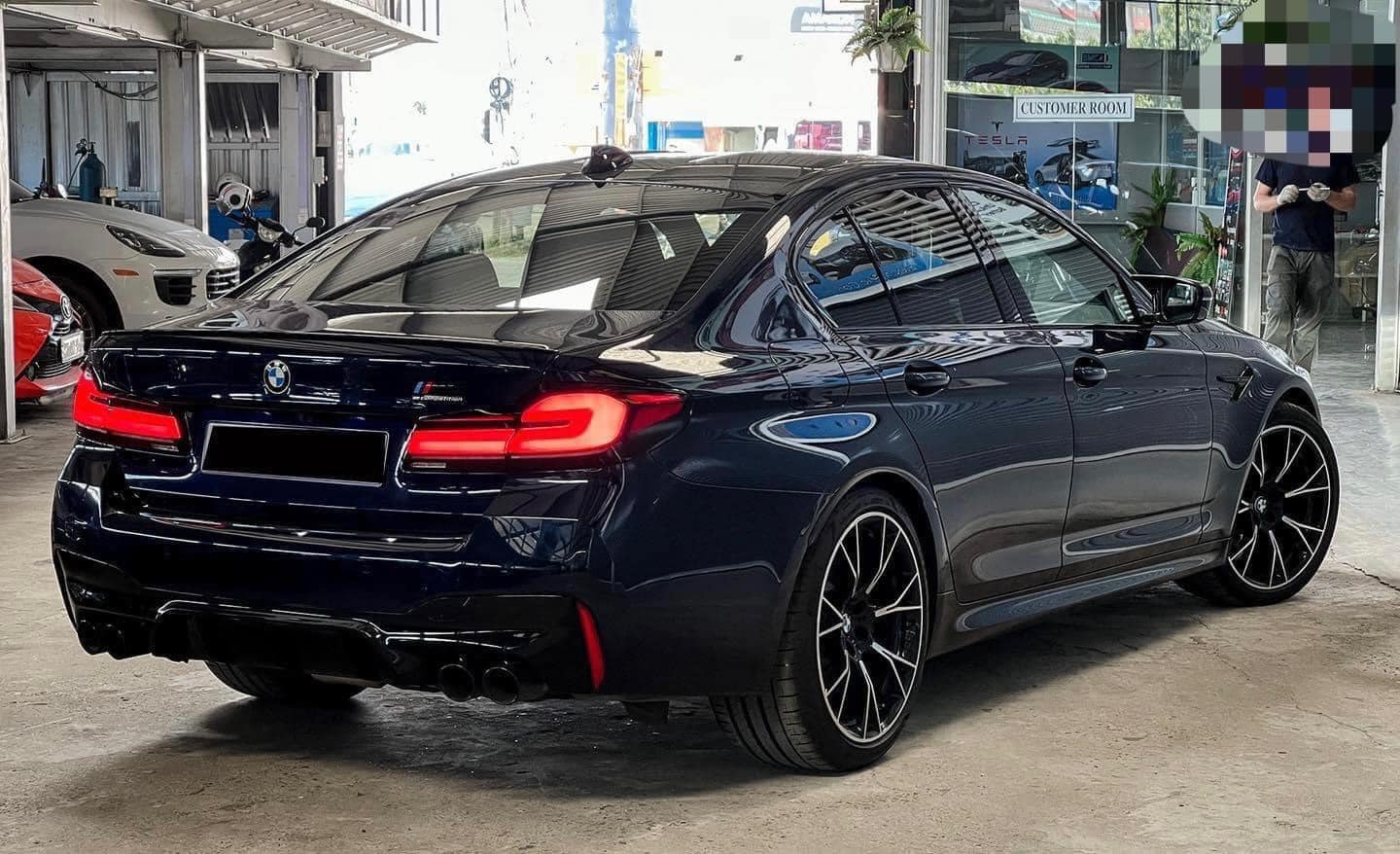 Cận cảnh chiếc BMW M5 chỉ 7 tỷ: Xế sang thế hệ mới rẻ chưa từng có - Ảnh 3 Cận cảnh chiếc BMW M5 chỉ 7 tỷ: Xế sang thế hệ mới rẻ chưa từng có - Ảnh 3