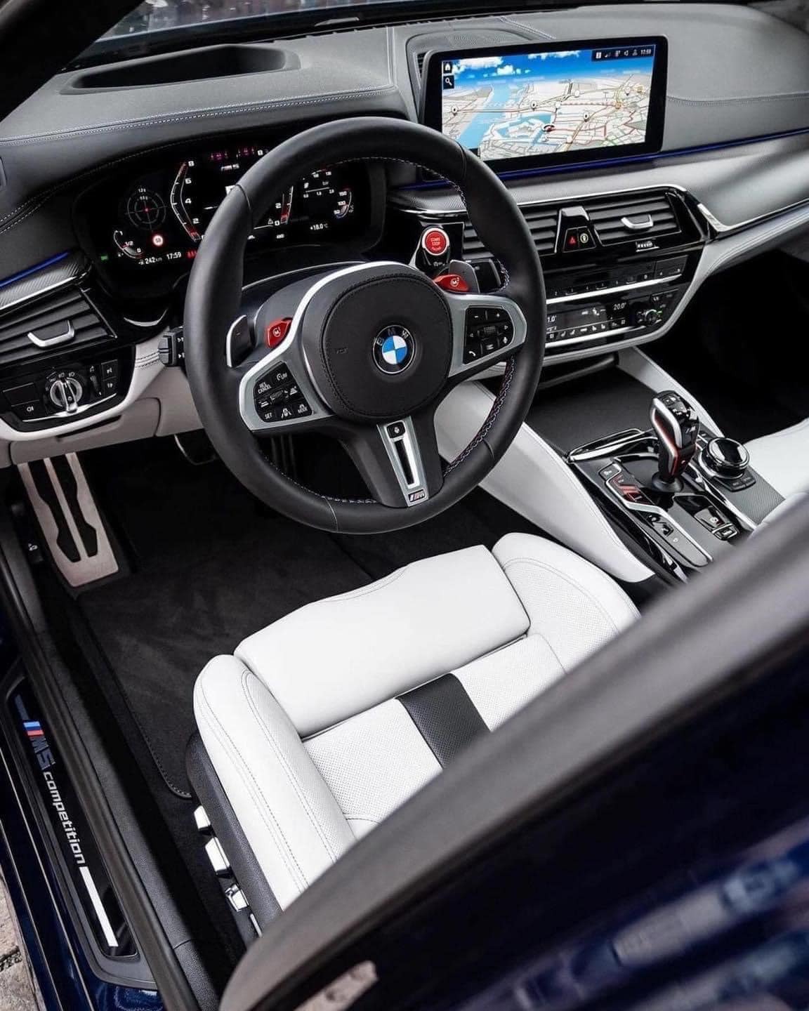 Cận cảnh chiếc BMW M5 chỉ 7 tỷ: Xế sang thế hệ mới rẻ chưa từng có - Ảnh 5 Cận cảnh chiếc BMW M5 chỉ 7 tỷ: Xế sang thế hệ mới rẻ chưa từng có - Ảnh 5