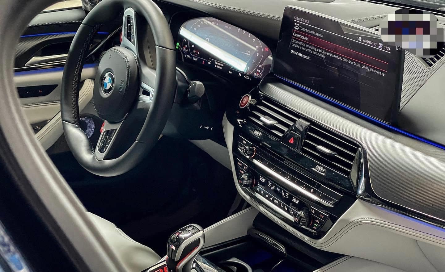 Cận cảnh chiếc BMW M5 chỉ 7 tỷ: Xế sang thế hệ mới rẻ chưa từng có - Ảnh 6 Cận cảnh chiếc BMW M5 chỉ 7 tỷ: Xế sang thế hệ mới rẻ chưa từng có - Ảnh 6