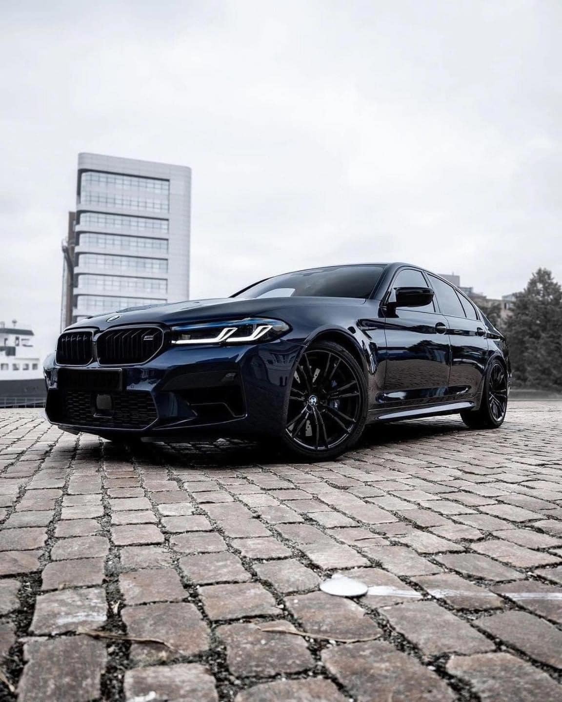 Cận cảnh chiếc BMW M5 chỉ 7 tỷ: Xế sang thế hệ mới rẻ chưa từng có