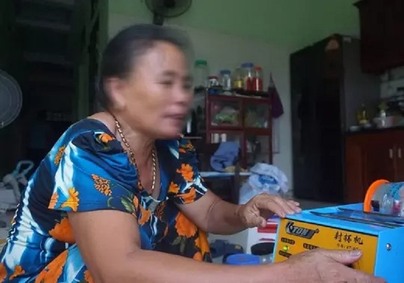 Bà G. thuật lại cuộc trò chuyện với Triệu Quân Sự (Ảnh Vietnamnet) Bà G. thuật lại cuộc trò chuyện với Triệu Quân Sự (Ảnh Vietnamnet)