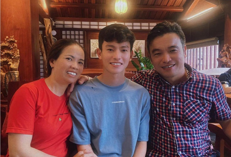 Phan Tuấn Tài và bố mẹ Phan Tuấn Tài và bố mẹ