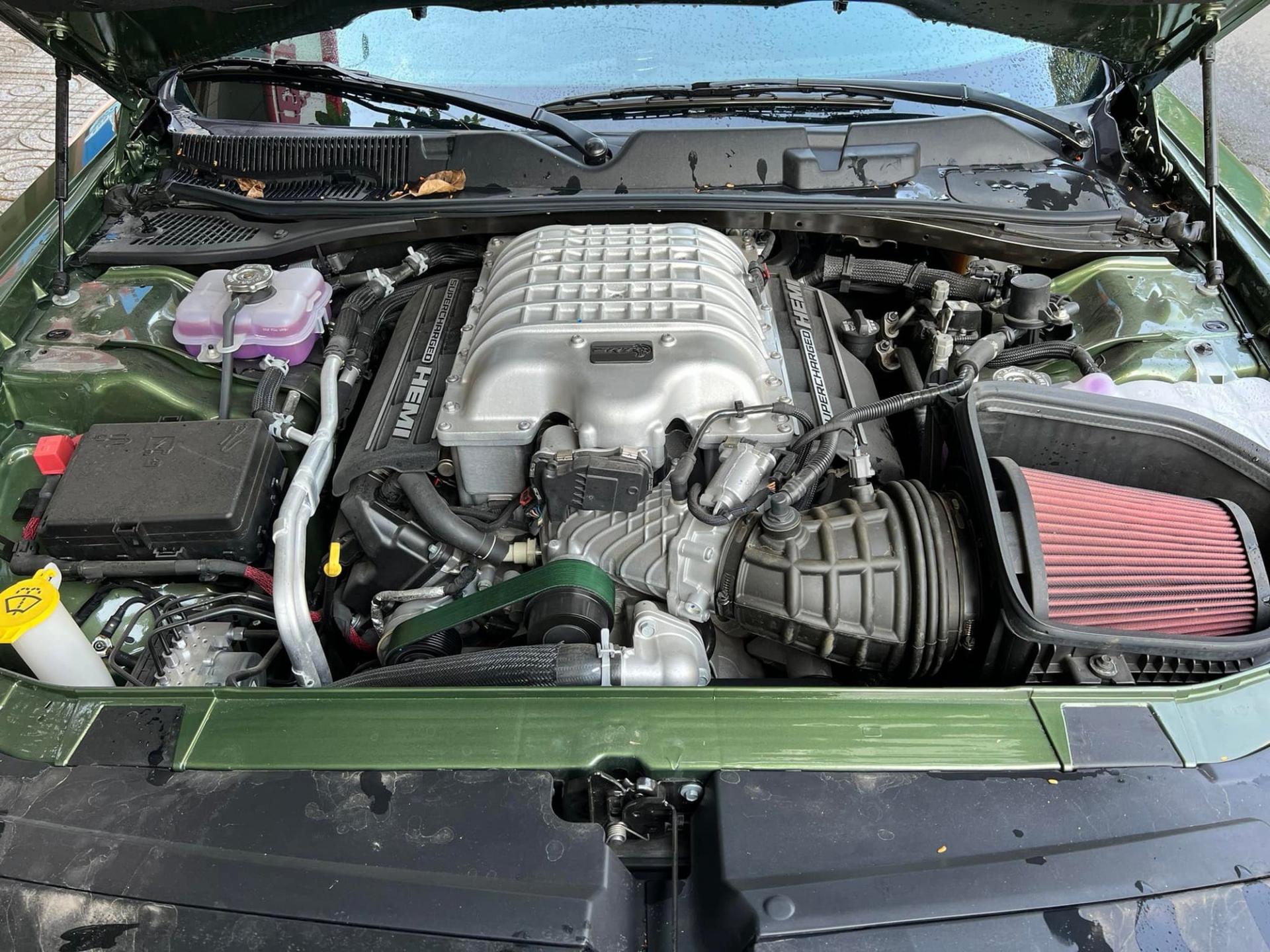 Ông Đặng Lê Nguyên Vũ bỏ tiền 'khủng' tậu Dodge Challenger Hellcat Redeye đầu tiên tại Việt Nam - Ảnh 4 Ông Đặng Lê Nguyên Vũ bỏ tiền 'khủng' tậu Dodge Challenger Hellcat Redeye đầu tiên tại Việt Nam - Ảnh 4
