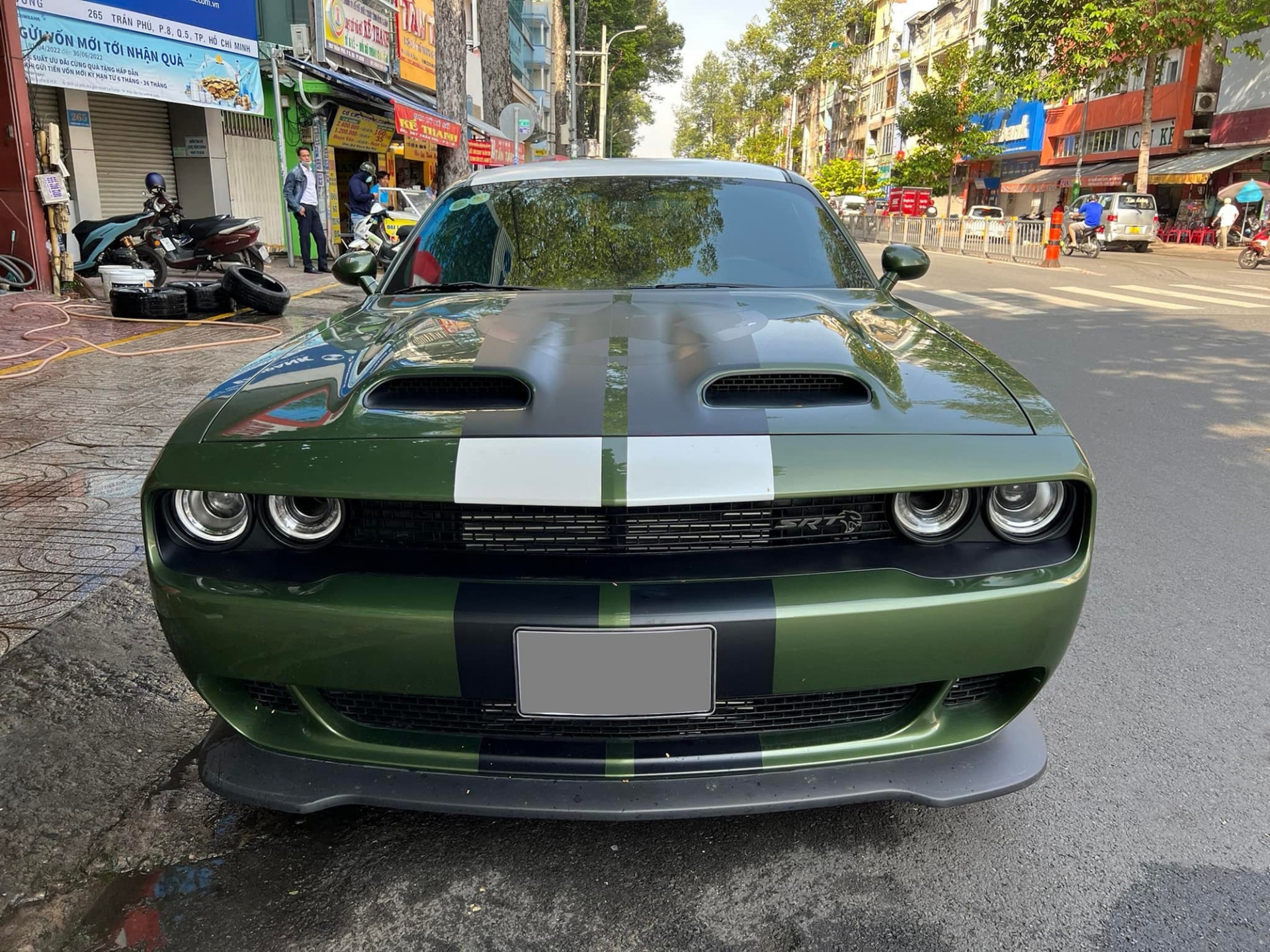 Ông Đặng Lê Nguyên Vũ bỏ tiền 'khủng' tậu Dodge Challenger Hellcat Redeye đầu tiên tại Việt Nam Ông Đặng Lê Nguyên Vũ bỏ tiền 'khủng' tậu Dodge Challenger Hellcat Redeye đầu tiên tại Việt Nam