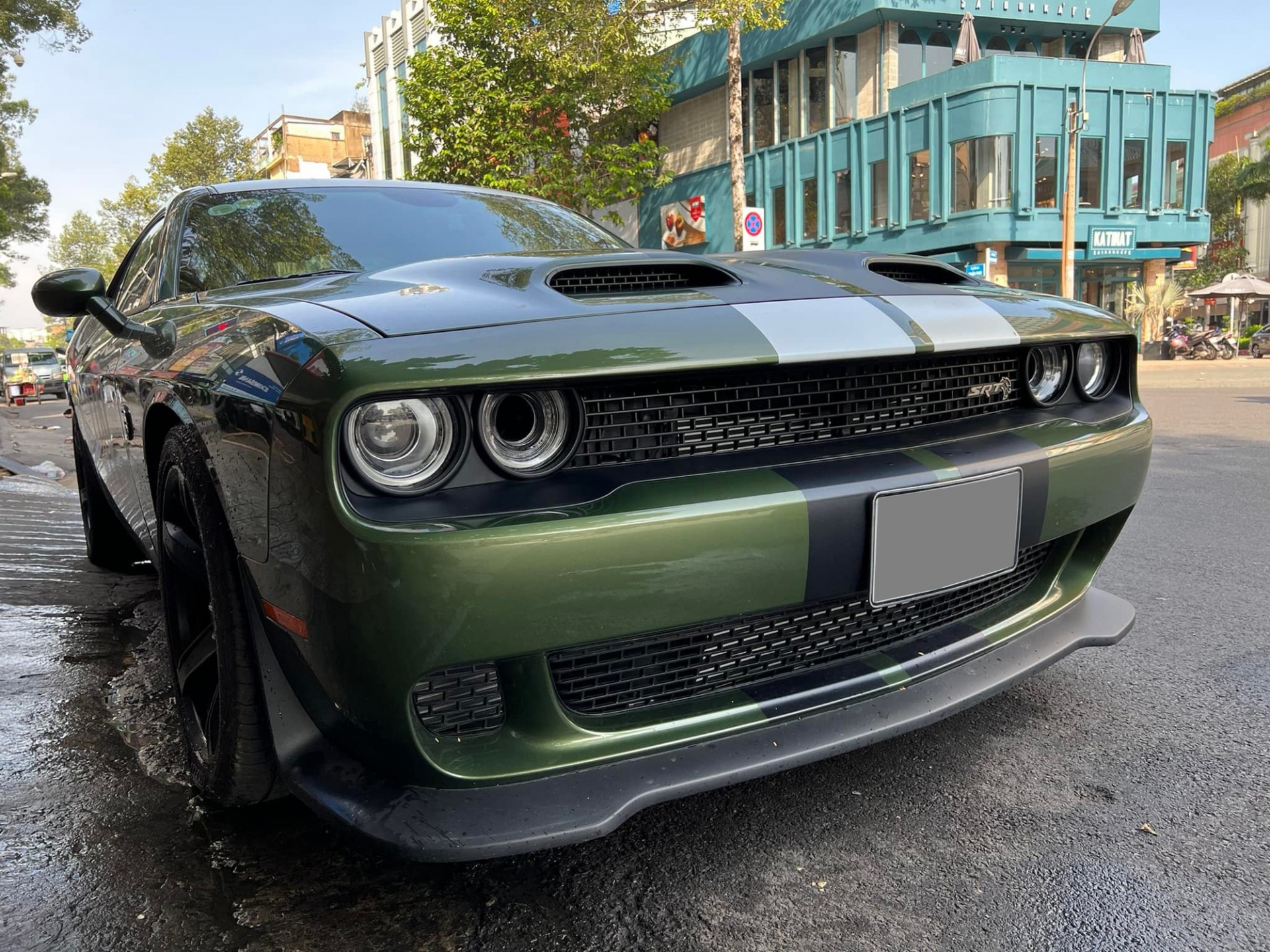 Ông Đặng Lê Nguyên Vũ bỏ tiền 'khủng' tậu Dodge Challenger Hellcat Redeye đầu tiên tại Việt Nam - Ảnh 3 Ông Đặng Lê Nguyên Vũ bỏ tiền 'khủng' tậu Dodge Challenger Hellcat Redeye đầu tiên tại Việt Nam - Ảnh 3