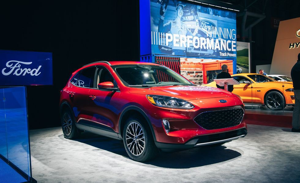 Triệu hồi gần 3 triệu xe Ford vì sự cố tự thả trôi dù đang đứng dỗ