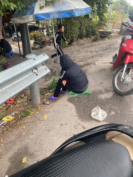 Cô gái này muốn tìm cách chống say xe hiệu quả cho mẹ, vì mỗi lần nhìn thấy mẹ như vậy đều rất thương nhưng không biết làm thế nào. Ảnh: Đ. Đ. T