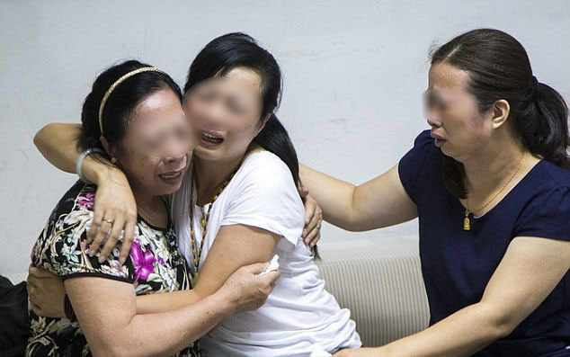 Gia đình tìm được người thân qua website của anh Zhang. ẢNh: Dantri